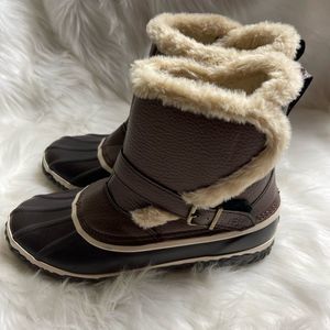 JBU Grizzy waterproof two tone brown faux fur Duck boots side buckle Size 8M